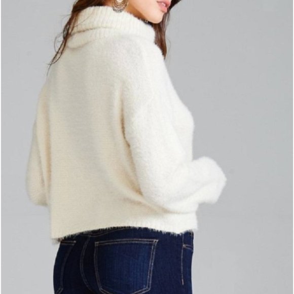 Cozy Fuzzy White Turtleneck Sweater - Picture 4 of 4